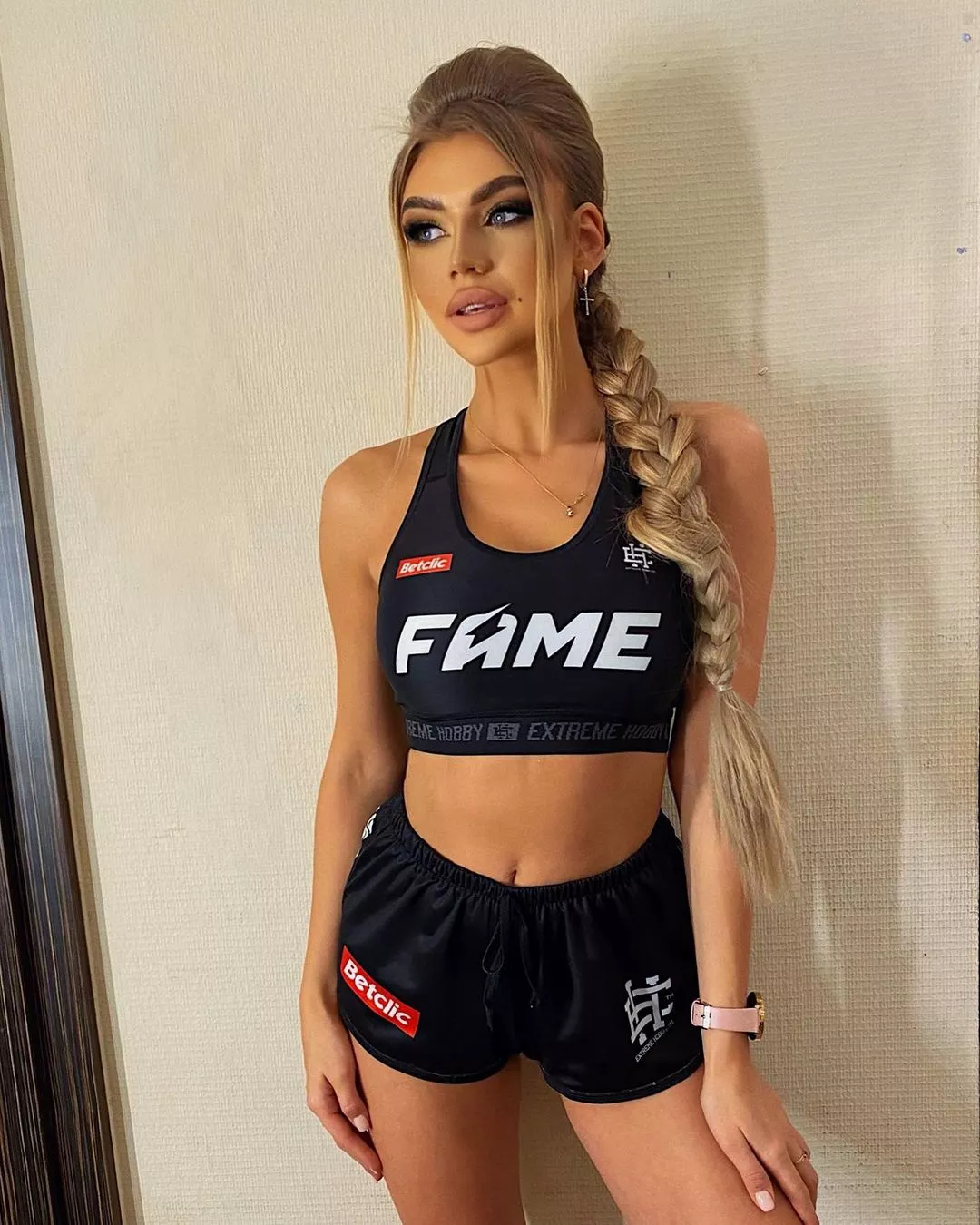 HOT! Gorące zdjęcie gwiazdy disco polo i FAME MMA! Jej ciało i opalenizna wywołały wiele emocji! 